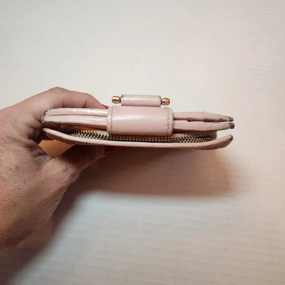 Gucci Canvas Gg Pink Cream Abbey Bifold Used Wallet